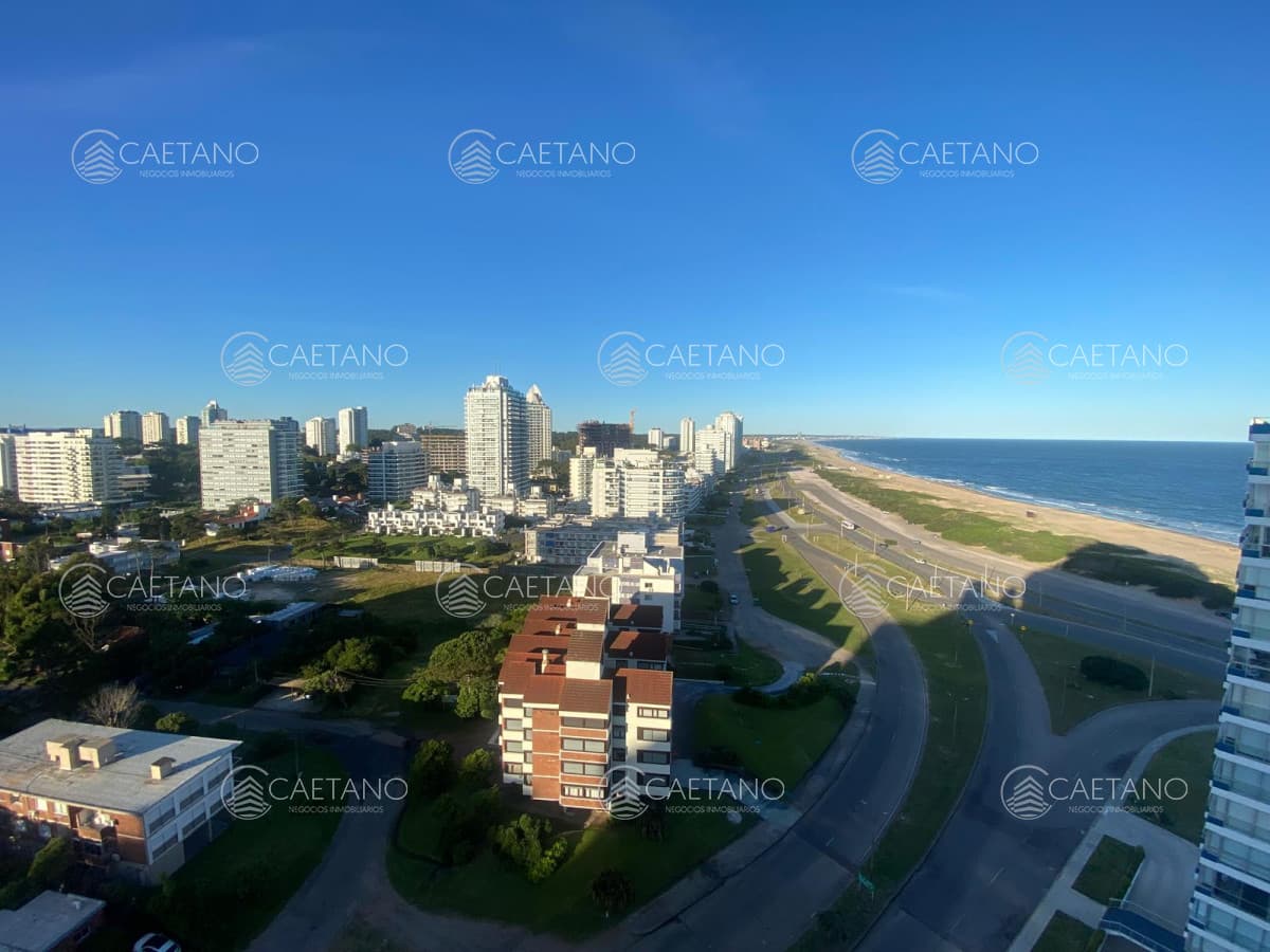 Apartamento 3 dormitorios en alquiler temporal,. Playa Brava, Punta del Este