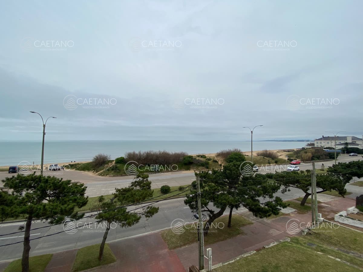 Apartamento en venta de 3 dormitorios primera linea, Mansa — foto 2