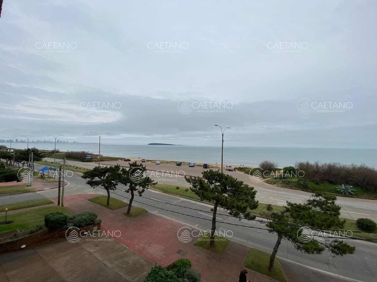Apartamento en venta de 3 dormitorios primera linea, Mansa