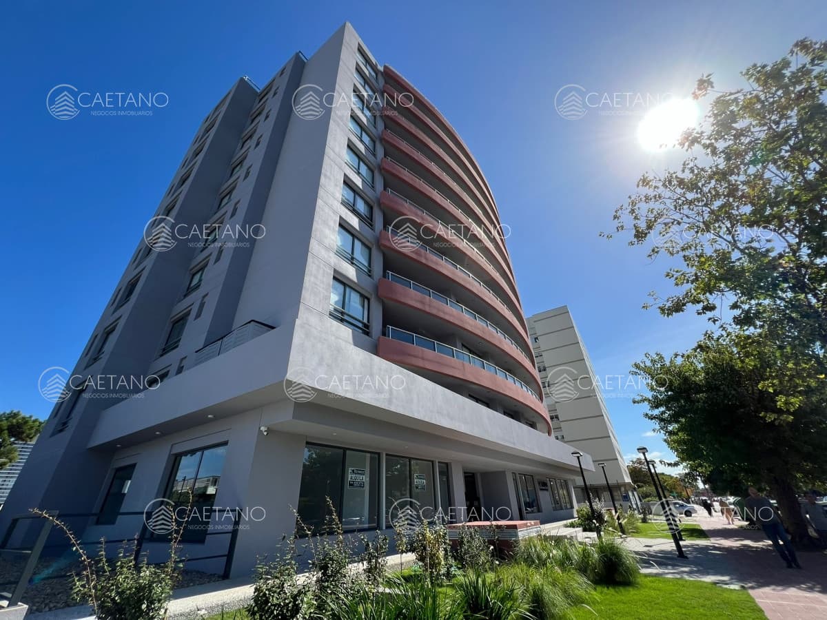 Venta apartamento 2 dormitorios + cochera centro Maldonado — foto 2