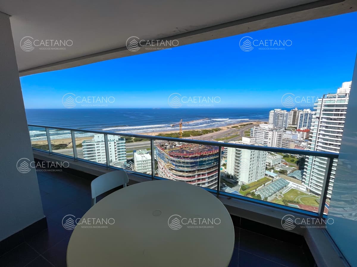 Apartamento en alquiler de verano, a pasos de Playa Brava