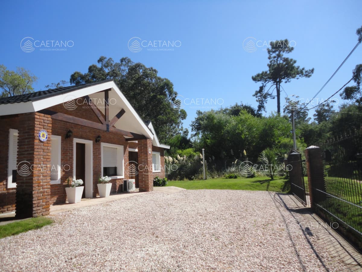 Hermosa casa en barrio Residencial de Punta del Este a pasos de todo! — foto 2