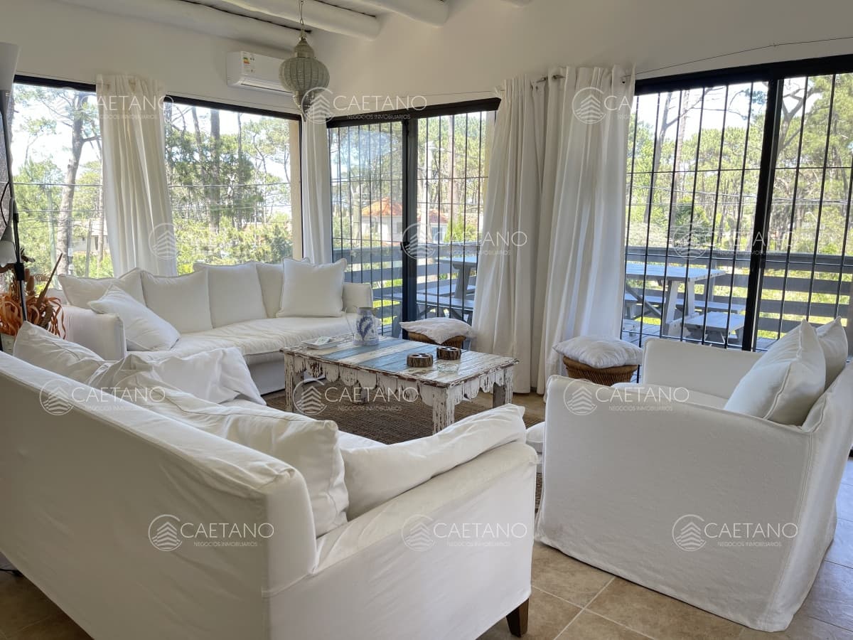Alquiler de temporada Casa de 3 dormitorios + servicio en Montoya, La Barra — foto 2