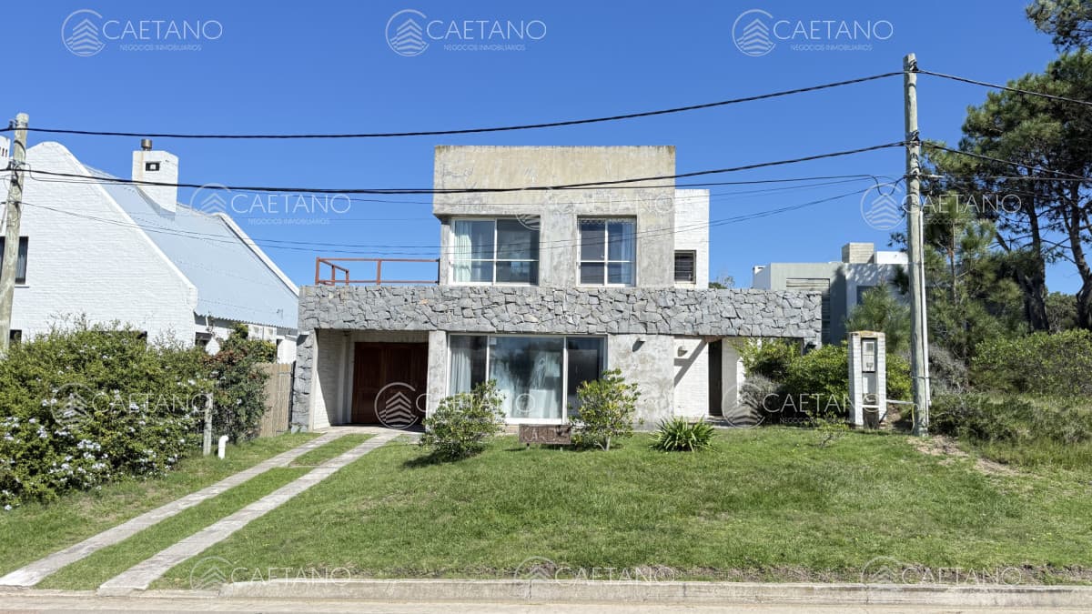 Hermosa casa en Montoya con vista al mar
