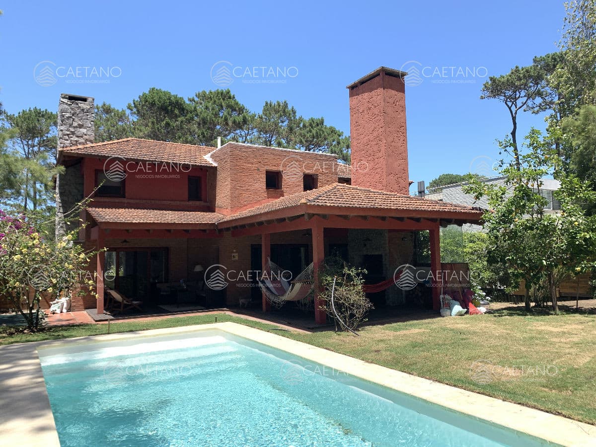 Se alquila espectacular casa por temporada