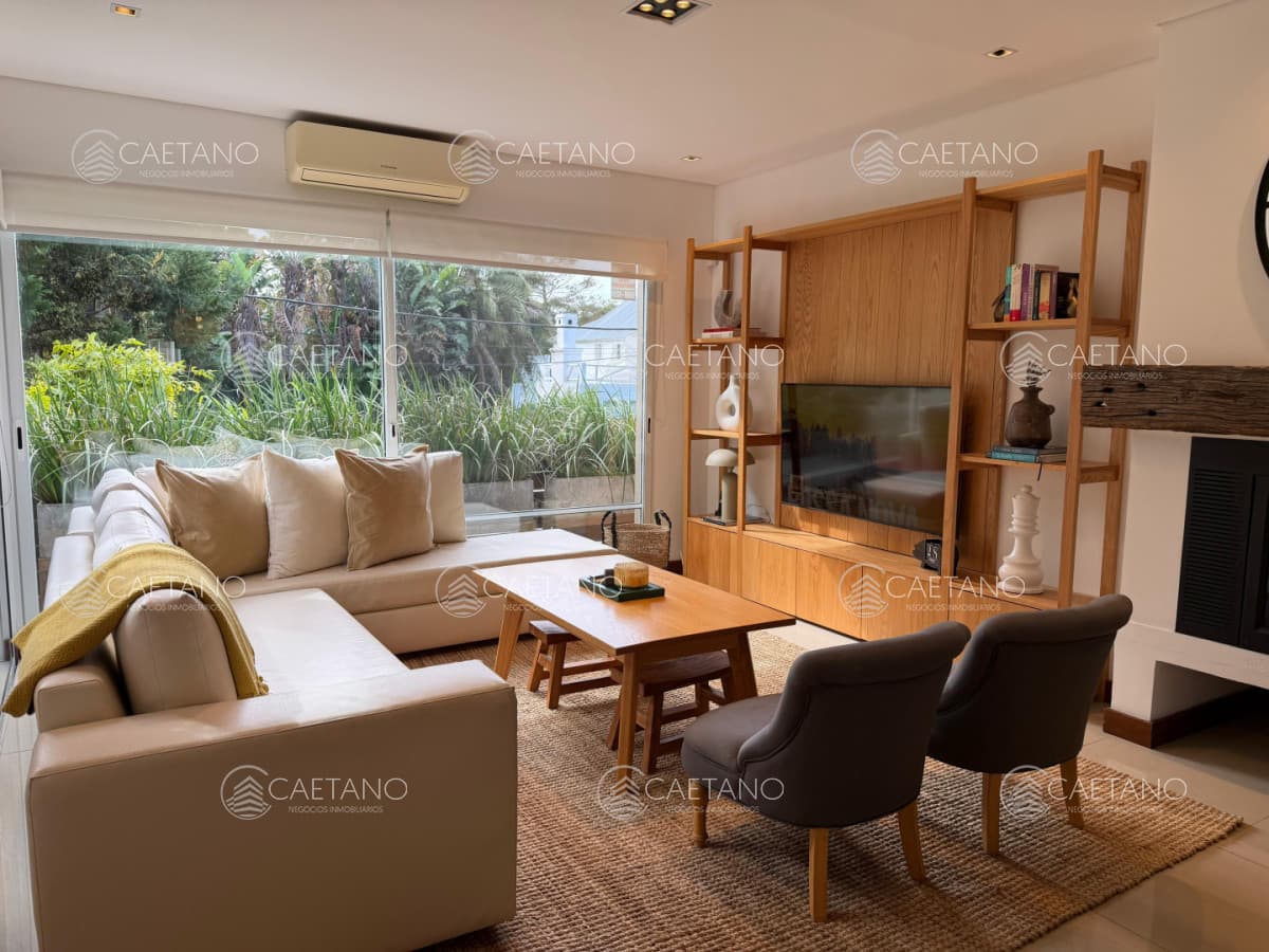 Casa en La Barra, 3 dormitorios en suite y dependencia de servicio. — foto 3