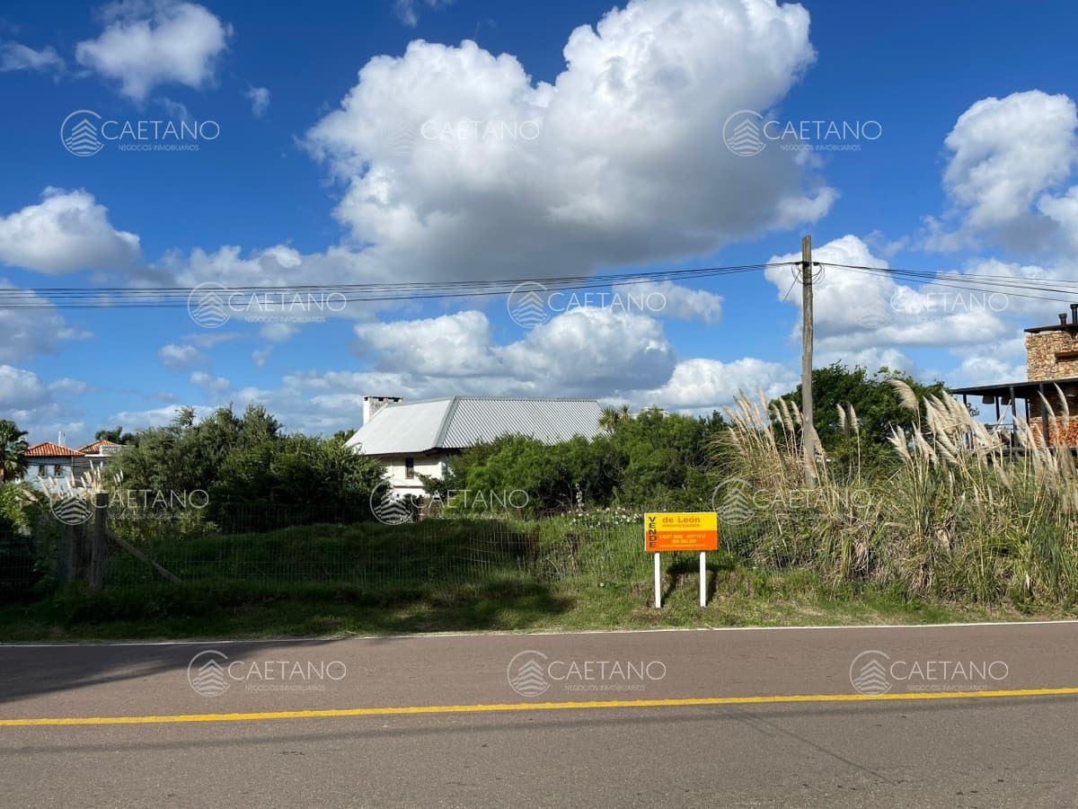 Se vende amplio terreno con vista al mar El Chorro