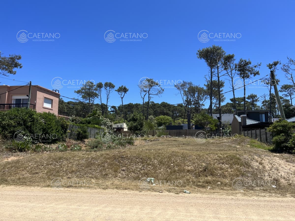 Lote próximo a la playa en Montoya, La Barra — foto 2