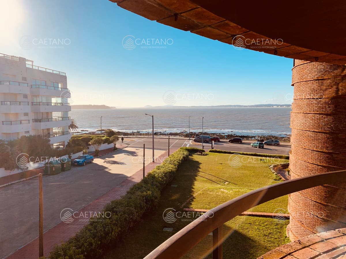 APARTAMENTO EL TANO, PRIMERA LÍNEA AL MAR — foto 2