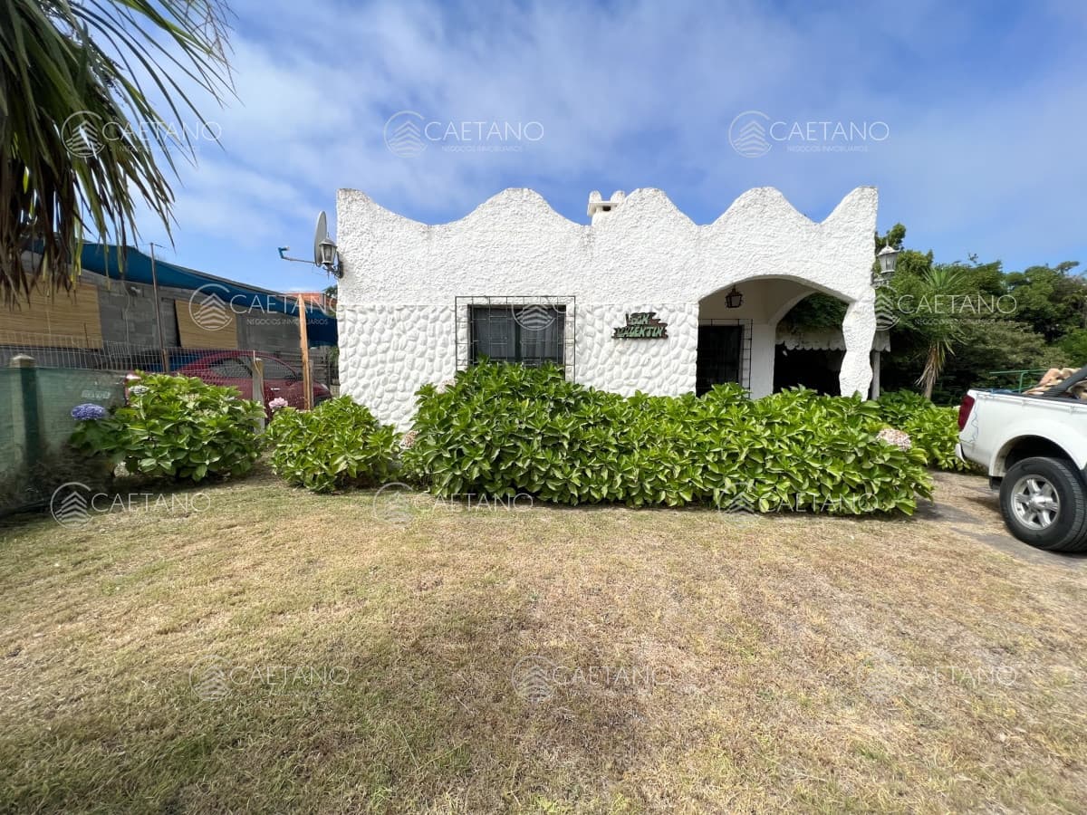 CASA EN VENTA EN BALNEARIO BSAS A 300 MTS DEL MAR