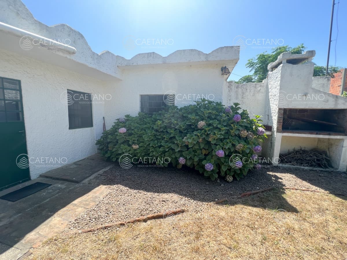 CASA EN VENTA EN BALNEARIO BSAS A 300 MTS DEL MAR — foto 2