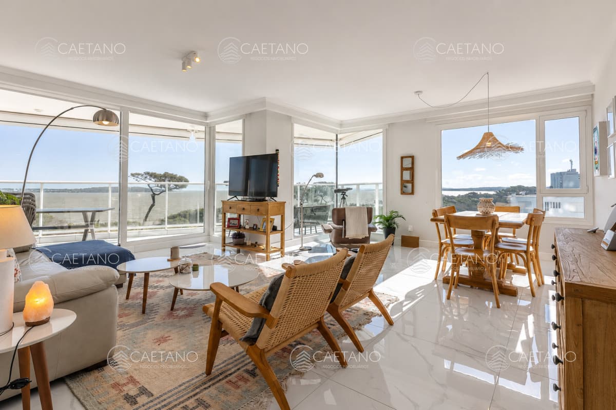 Apartamento en primera linea de Playa Mansa edificio de gran categoría — foto 3
