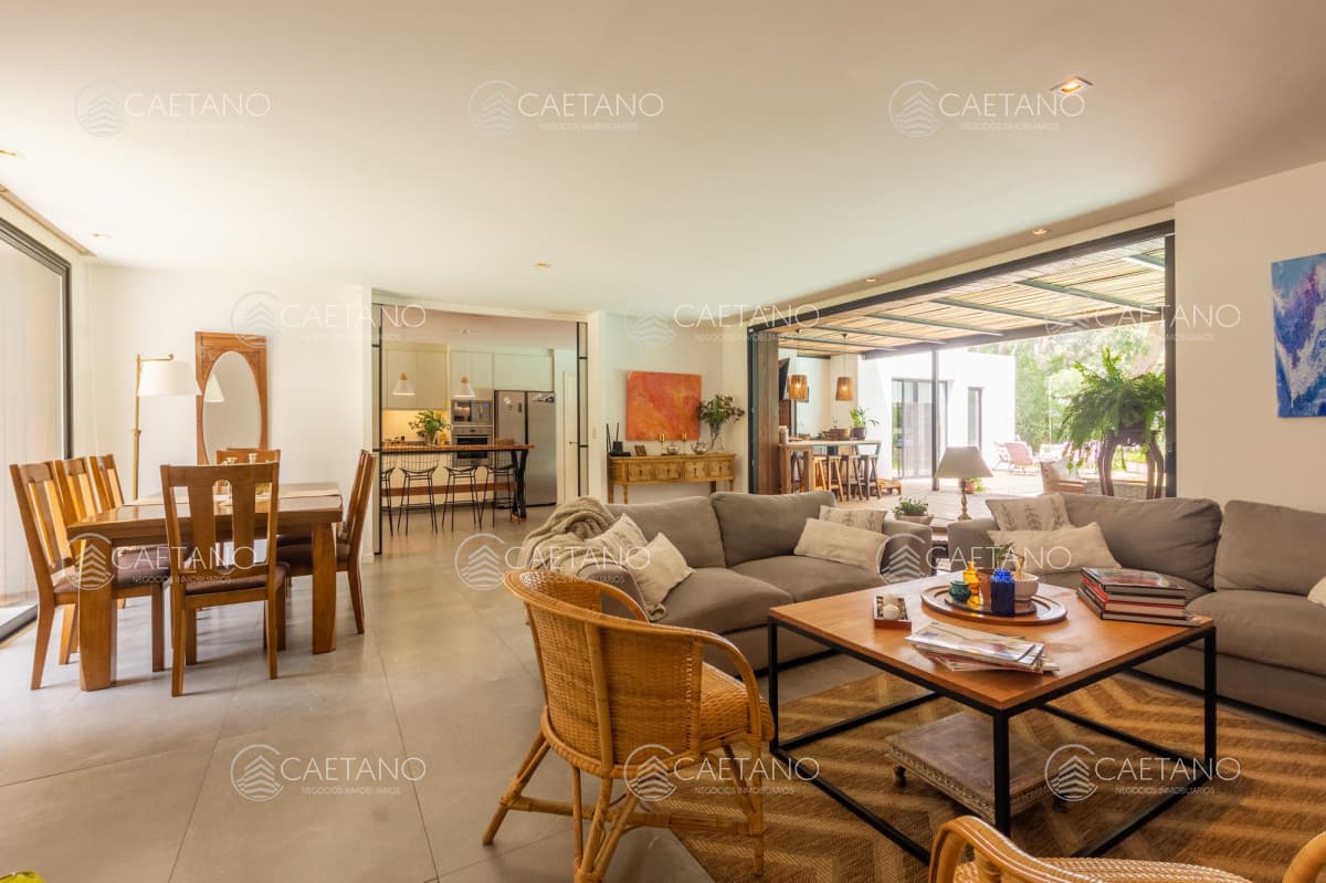 Venta Casa 4 dormitorios en Barrio Privado, Solanas, Punta del Este