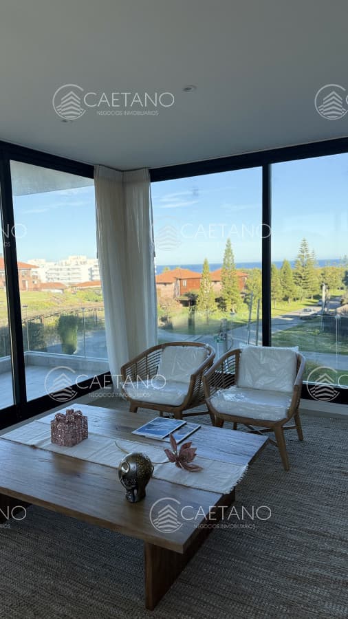 En venta departamento de 2 dormitorios y 2 baños Punta del Este — foto 2