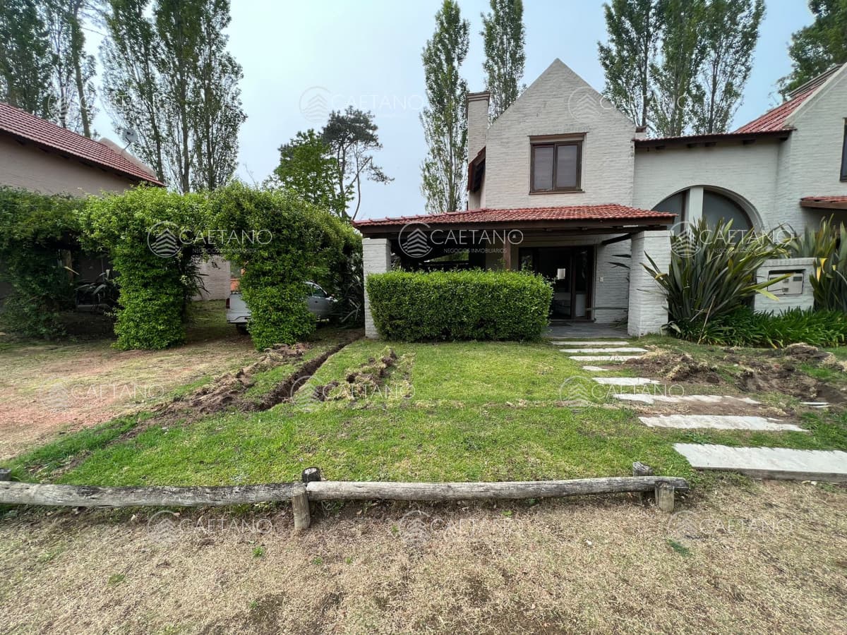 venta de casa en barrio privado dos dormitorios pinares