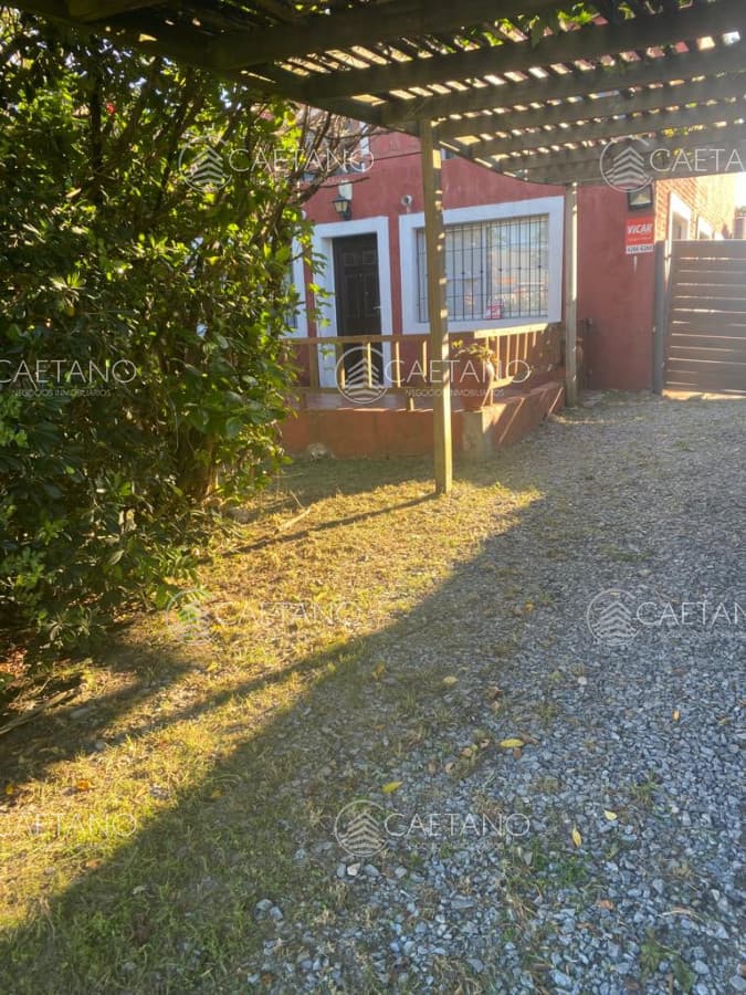 ALQUILER ANUAL CASA EN MANANTIALES — foto 2