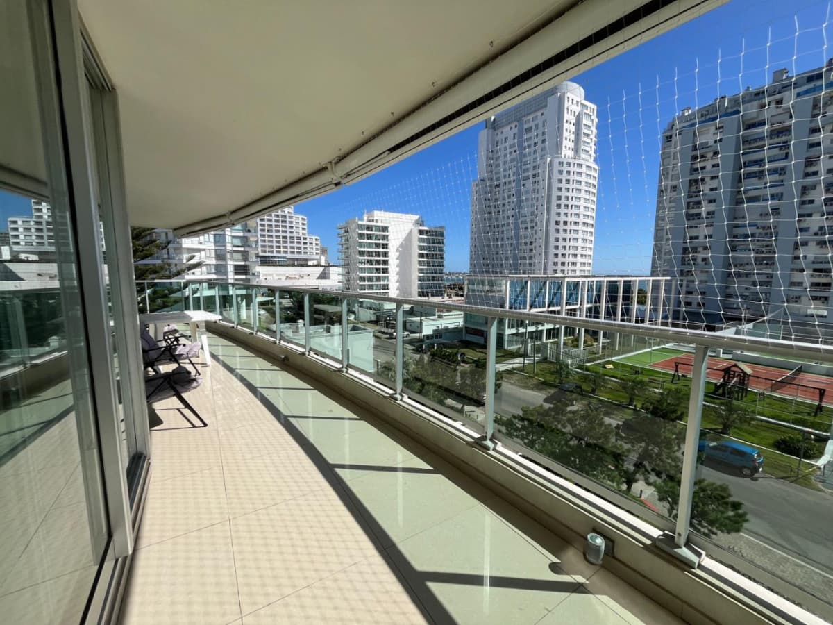 ALQUILER APARTAMENTO ANUAL 3 DORMITORIOS EN SUITE PLAYA MANSA