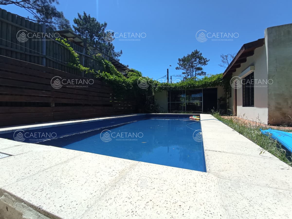 CASA DE 3 DORMITORIOS EN ALQUILER EN MANANTIALES
