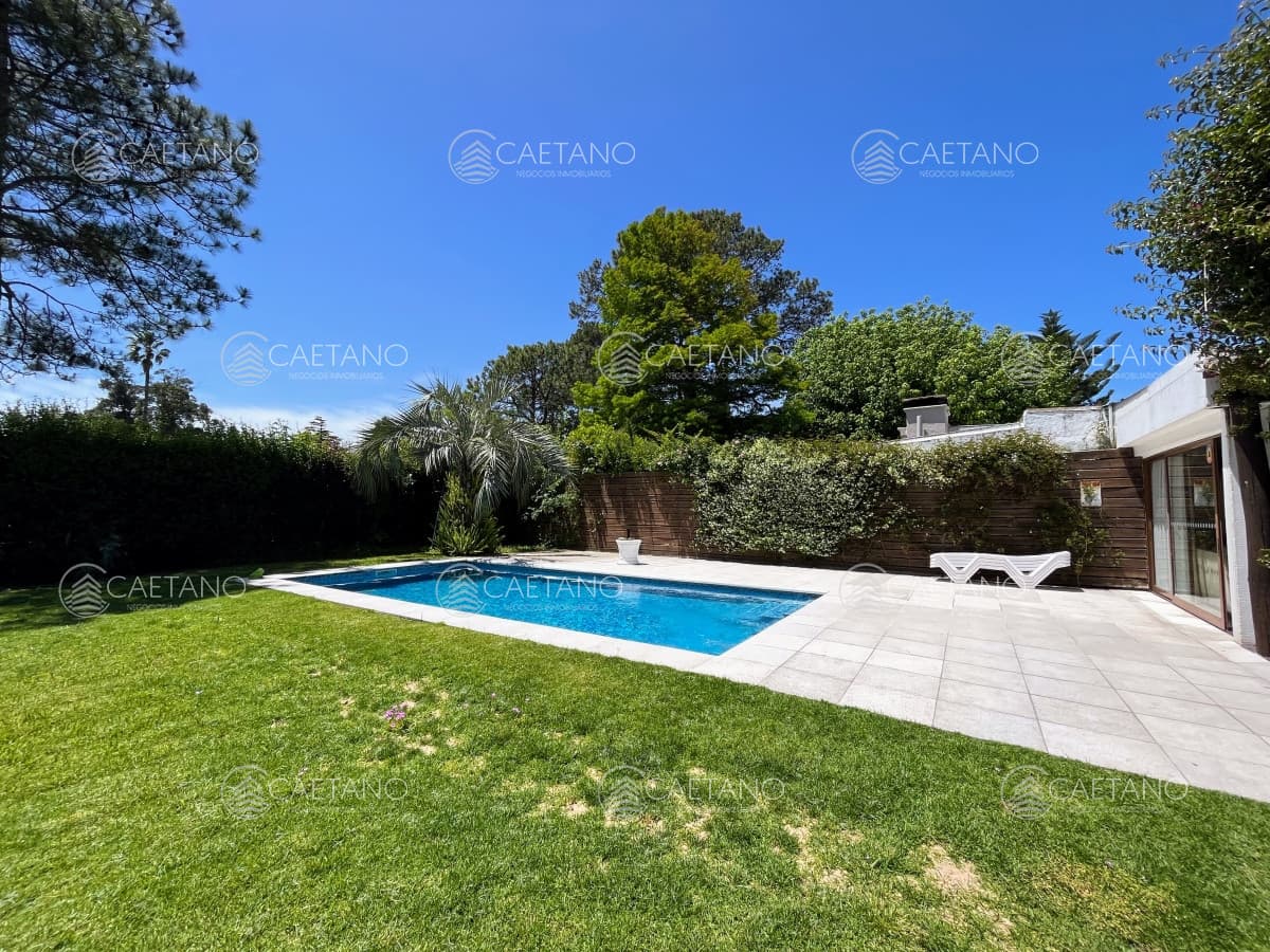 CASA 3 DORMITORIOS Y DEPENDENCIA PISCINA ALQUILER VERANO PINARES