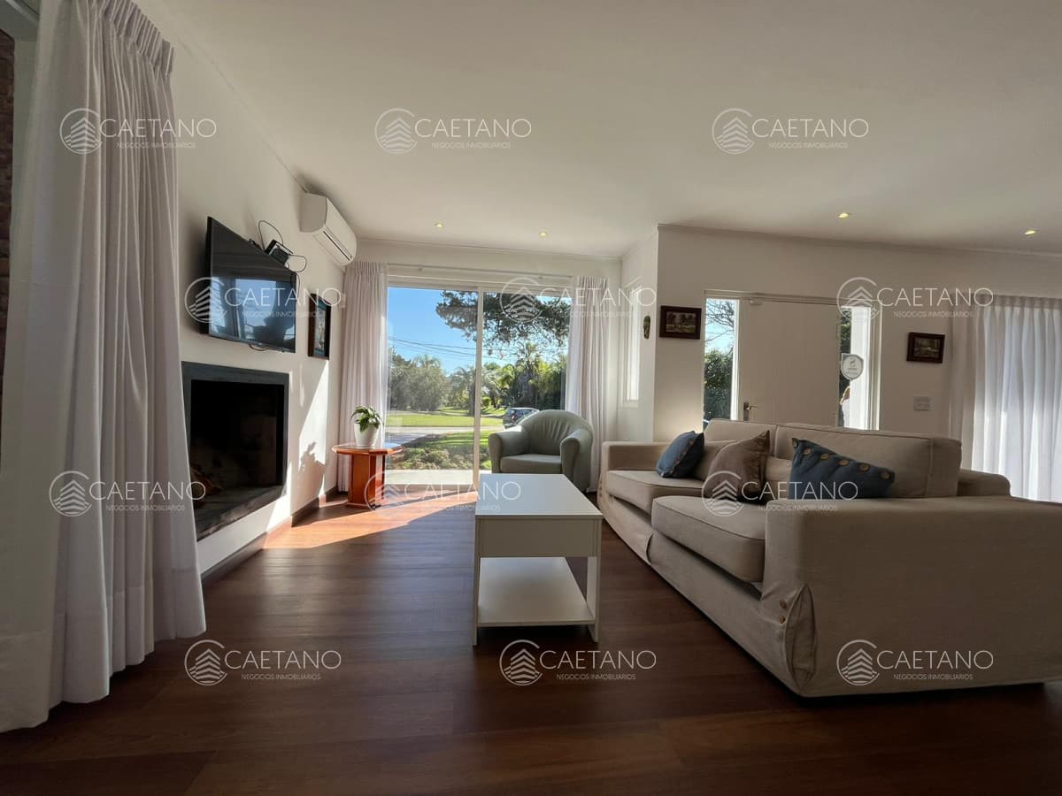 CASA DE 3 DORMITORIOS Y DEPENDENCIA PISCINA CLIMATIZADA SOLANAS ALQUILER TEMPORADA