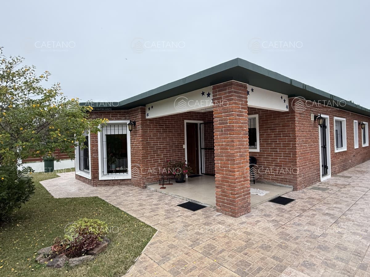Casa de 3 dormitorios a la venta en Pinares - Playa Mansa