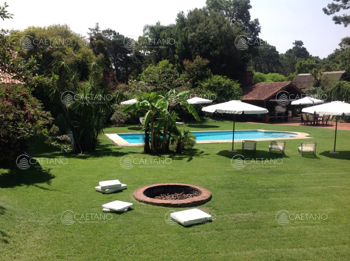 Venta casa 4 dormitorios playa mansa. Punta del Este.