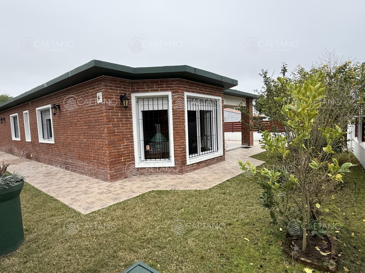 Casa de 3 dormitorios a la venta en Pinares - Playa Mansa — foto 2