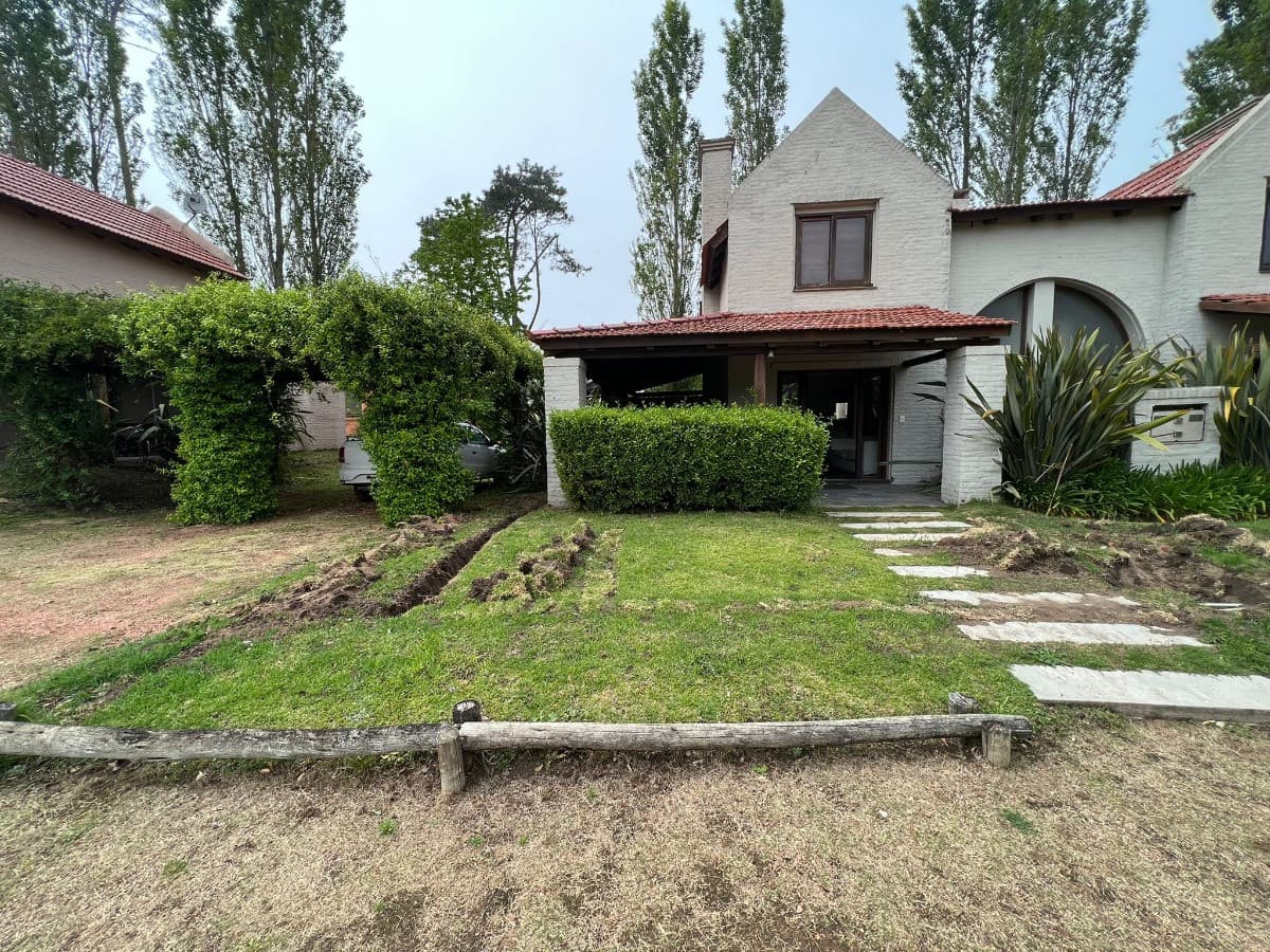 Venta Casa, En Barrio Privado Parque Pinares 2 Dormitorios