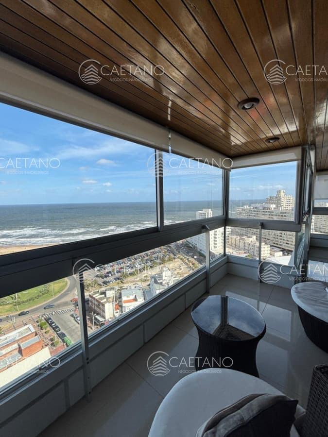 Apartamento en venta, 3 dormitorios. Primera Linea