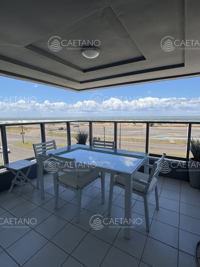 Apartamento en Alquiler, 3 dormitorios + dependencia, Primera Linea — foto 2