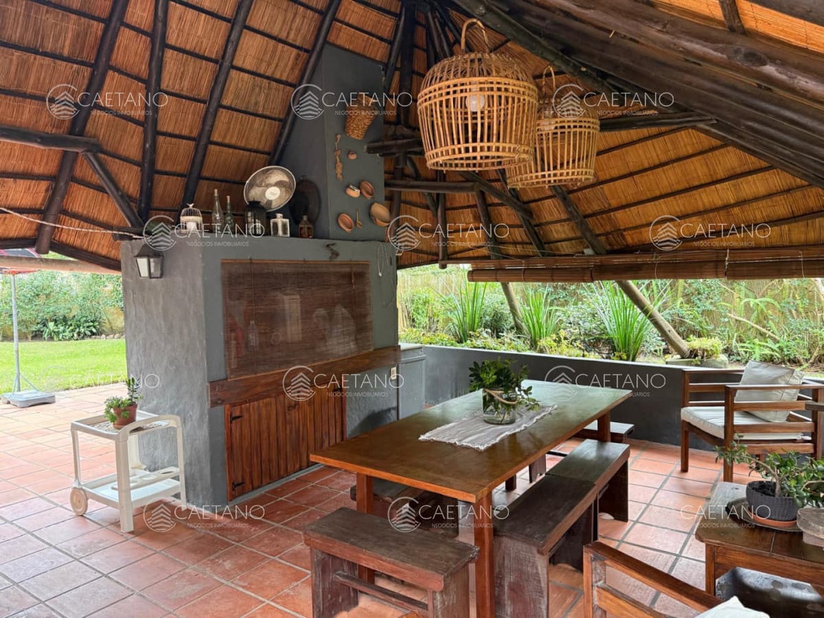 A pocas cuadras de la playa - Casa en Venta, 4 dormitorios, Pinares — foto 2