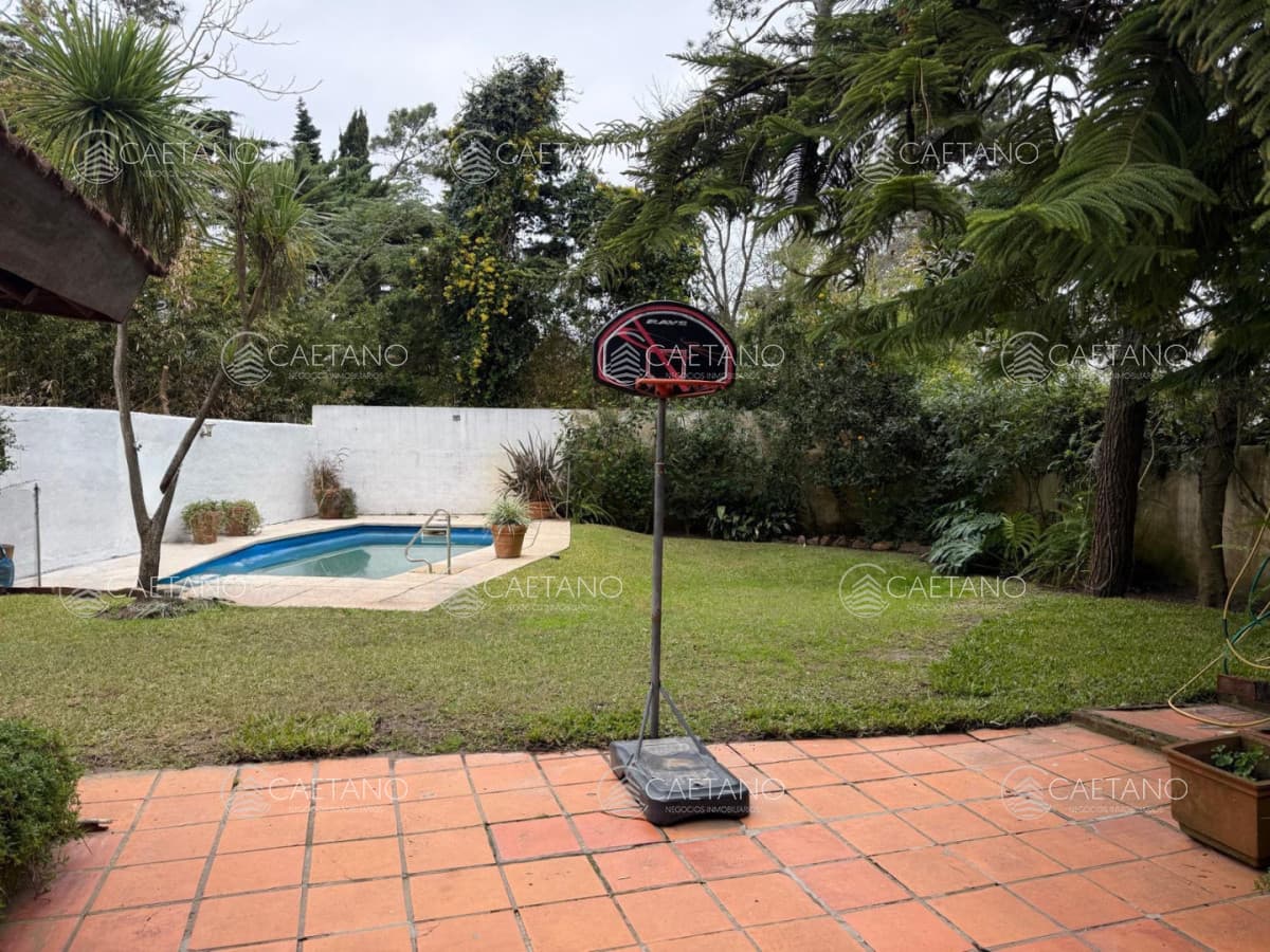 A pocas cuadras de la playa - Casa en Venta, 4 dormitorios, Pinares — foto 3