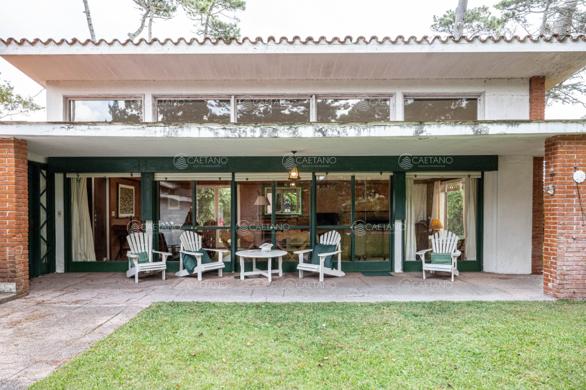 SAN RAFAEL - AMPLIO JARDIN Y 4 DORM