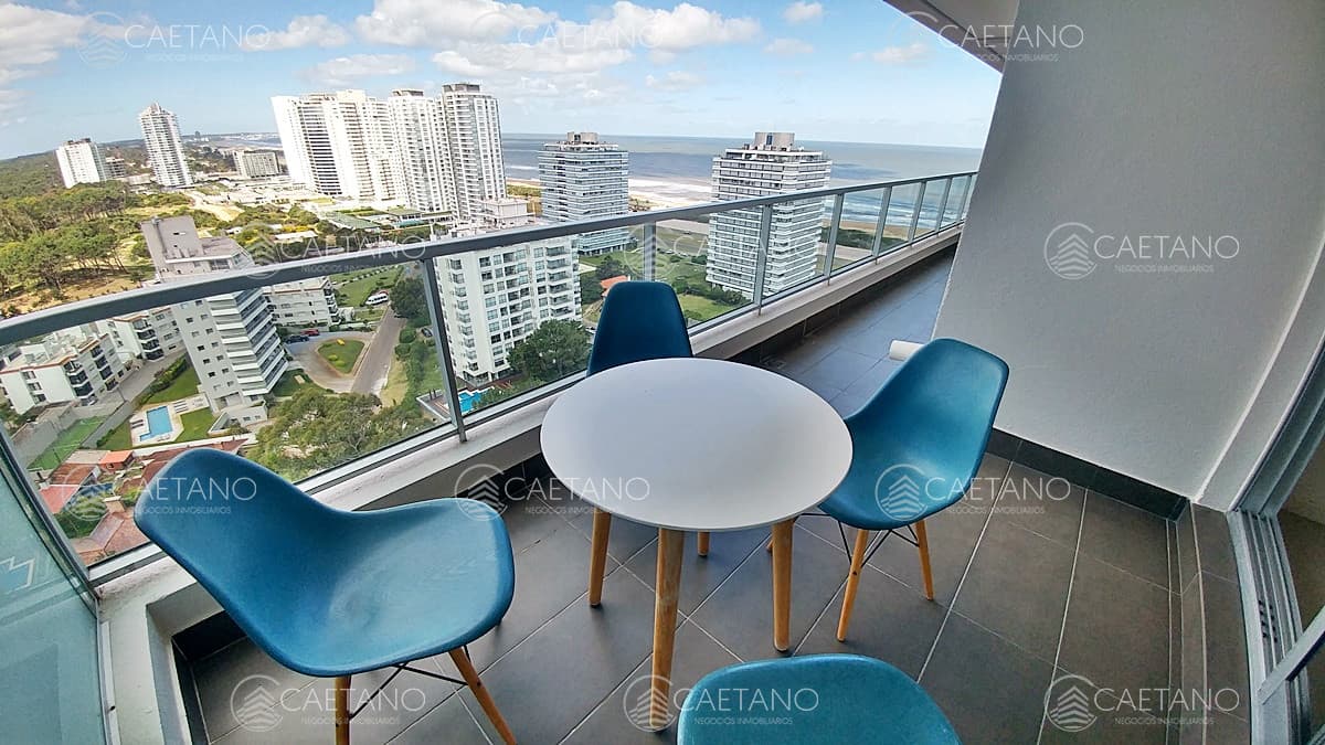 Venta apartamento dos dormitorios punta del este edificio wind tower vista al mar — foto 2
