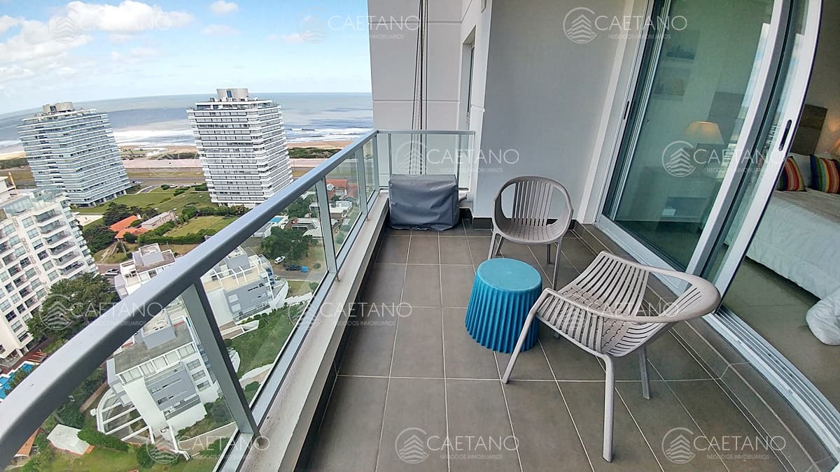 Venta apartamento dos dormitorios punta del este edificio wind tower vista al mar — foto 3