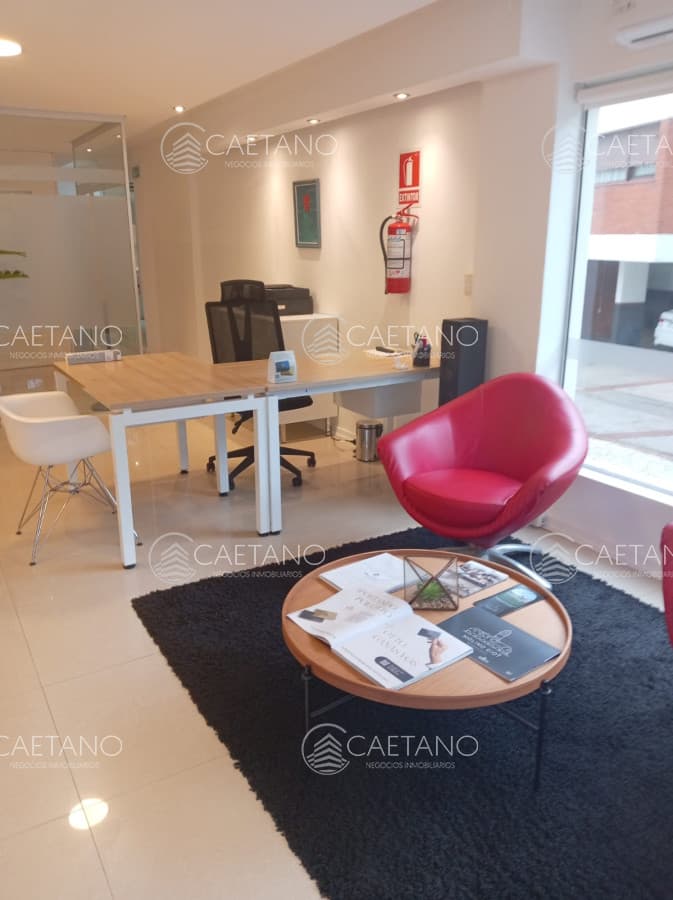 VENTA IMPECABLE LOCAL EN AVENIDA ITALIA — foto 2