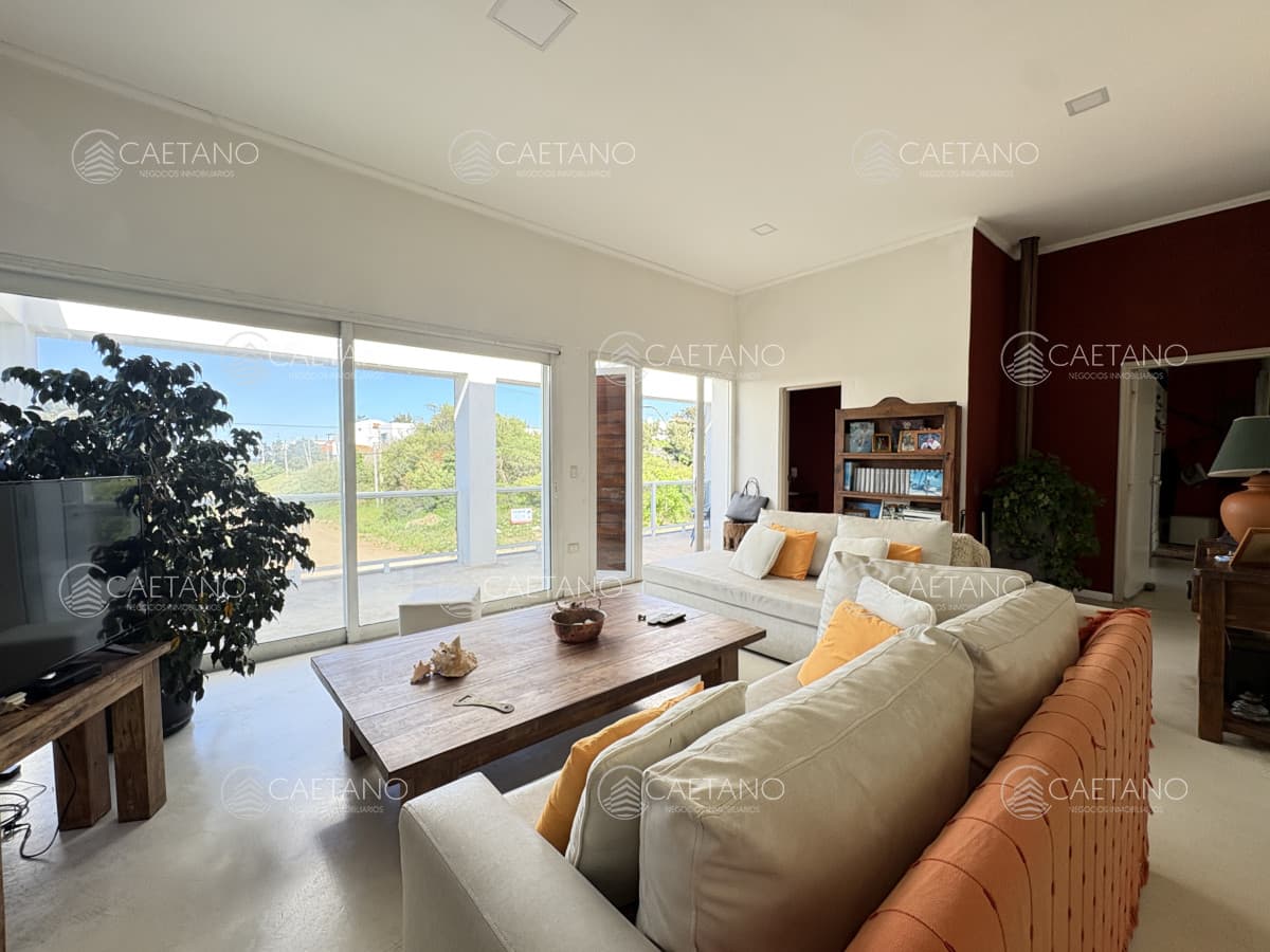 Moderna Casa a metros del MAR
