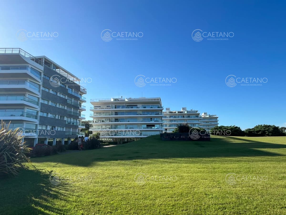 Venta y Alquiler Apartamento 3 dormitorios Torre con amenities Playa Brava