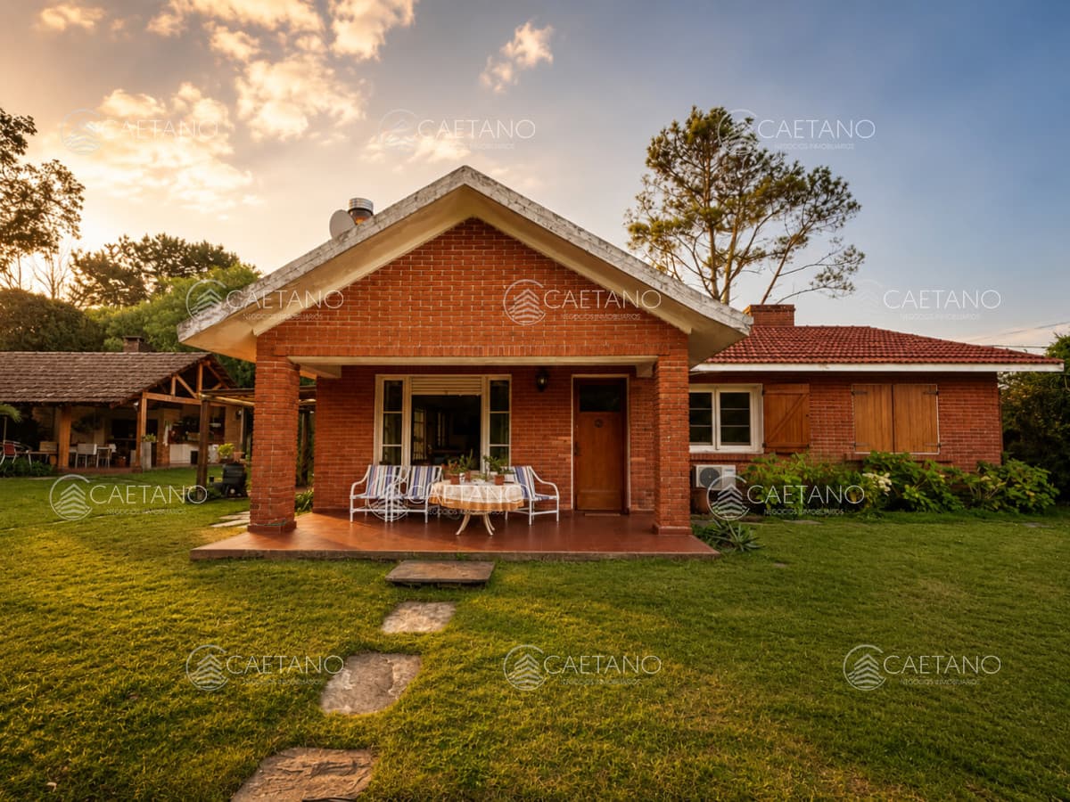 CASA 4 DORMITORIOS EN PLAYA MANSA