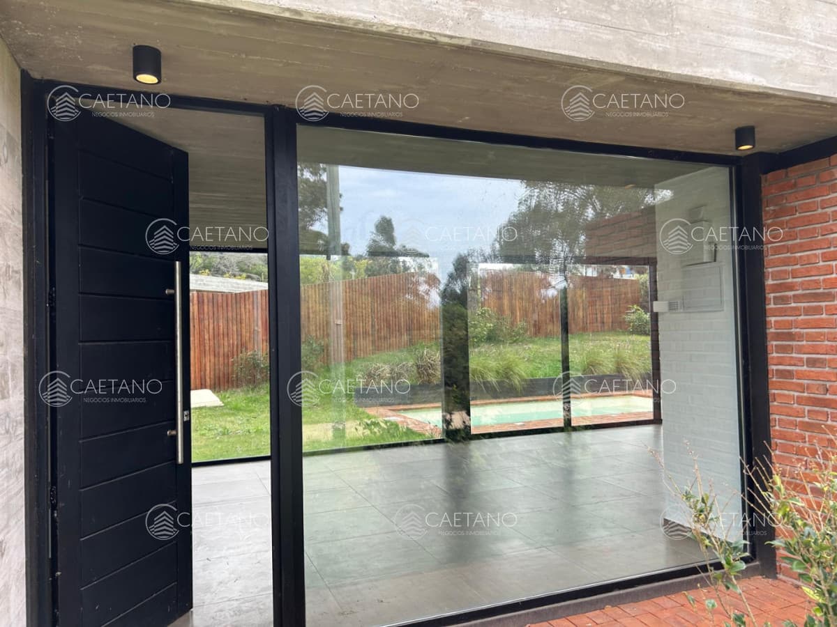 Venta Casa a estrenar en Punta Colorada