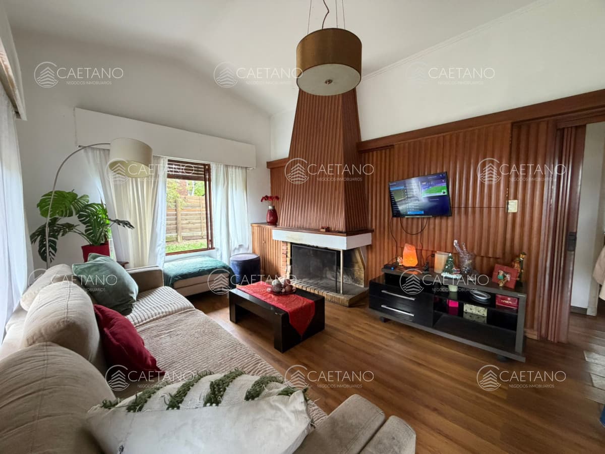 Hermosa casa en venta en Pinares terreno esquinero — foto 3