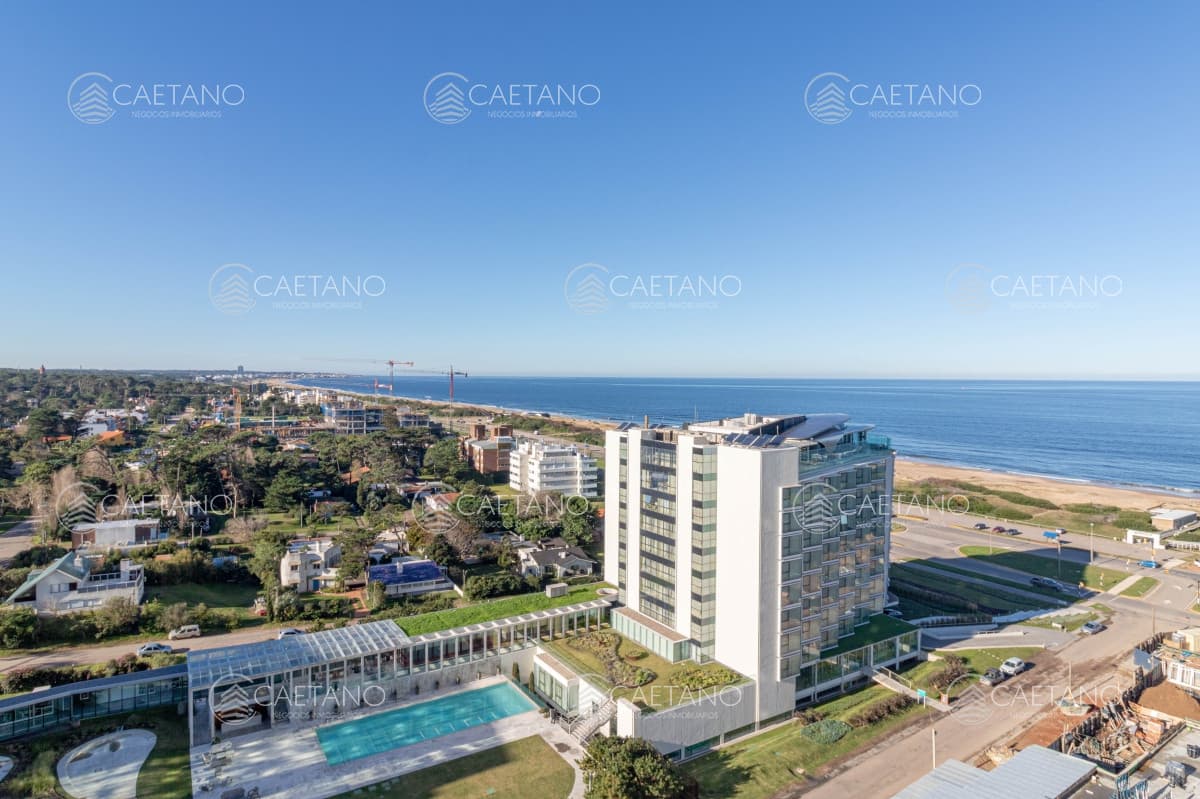 Venta apartamento 3 dormitorios. Playa brava, Punta del Este.