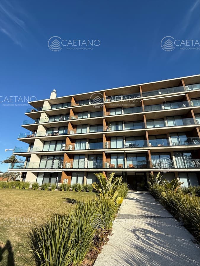 Alquiler anual apartamento 2 dormitorios frente al mar — foto 2