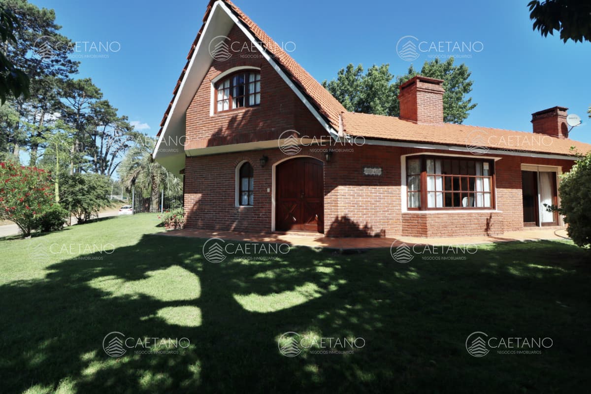 Hermoso Chalet en venta barrio Marly excelente entorno — foto 2