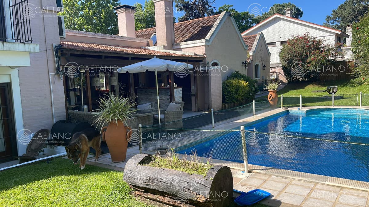 CASA EN ALQUILER, PILETA, MANSA, MODERNA — foto 2