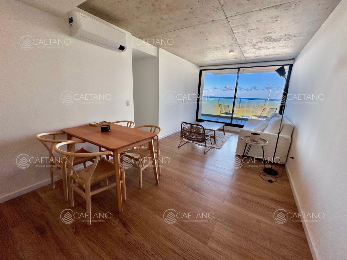 Venta apartamento 2 dormitorios. Playa mansa, Punta del Este.