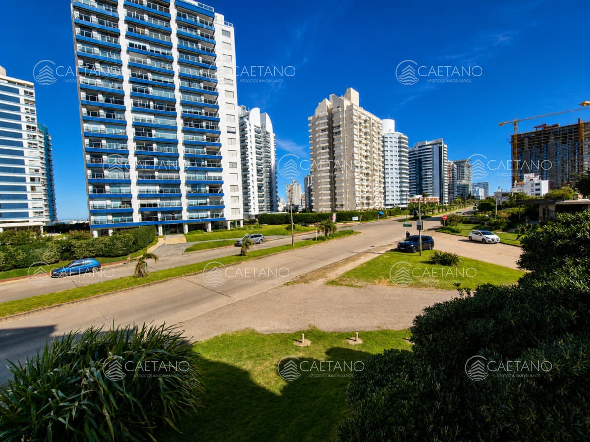 Venta Apartamento 2 Dormitorios a pasos del mar Aidy Grill Punta del Este — foto 3