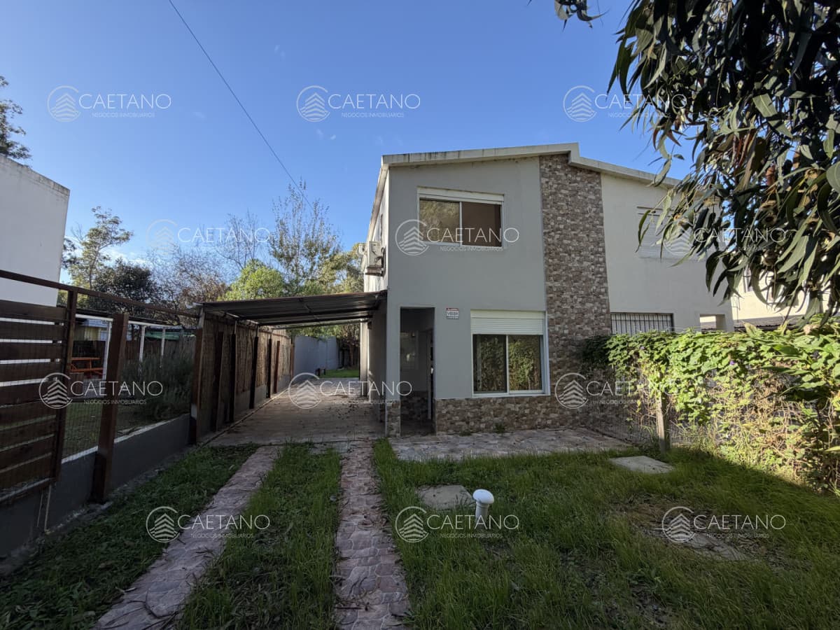Oportunidad en Bella Vista - Casa Amueblada de 2 Dormitorios con Parrillero y Cochera