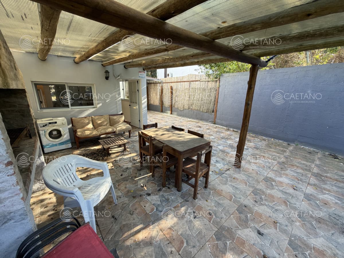 Oportunidad en Bella Vista - Casa Amueblada de 2 Dormitorios con Parrillero y Cochera — foto 3