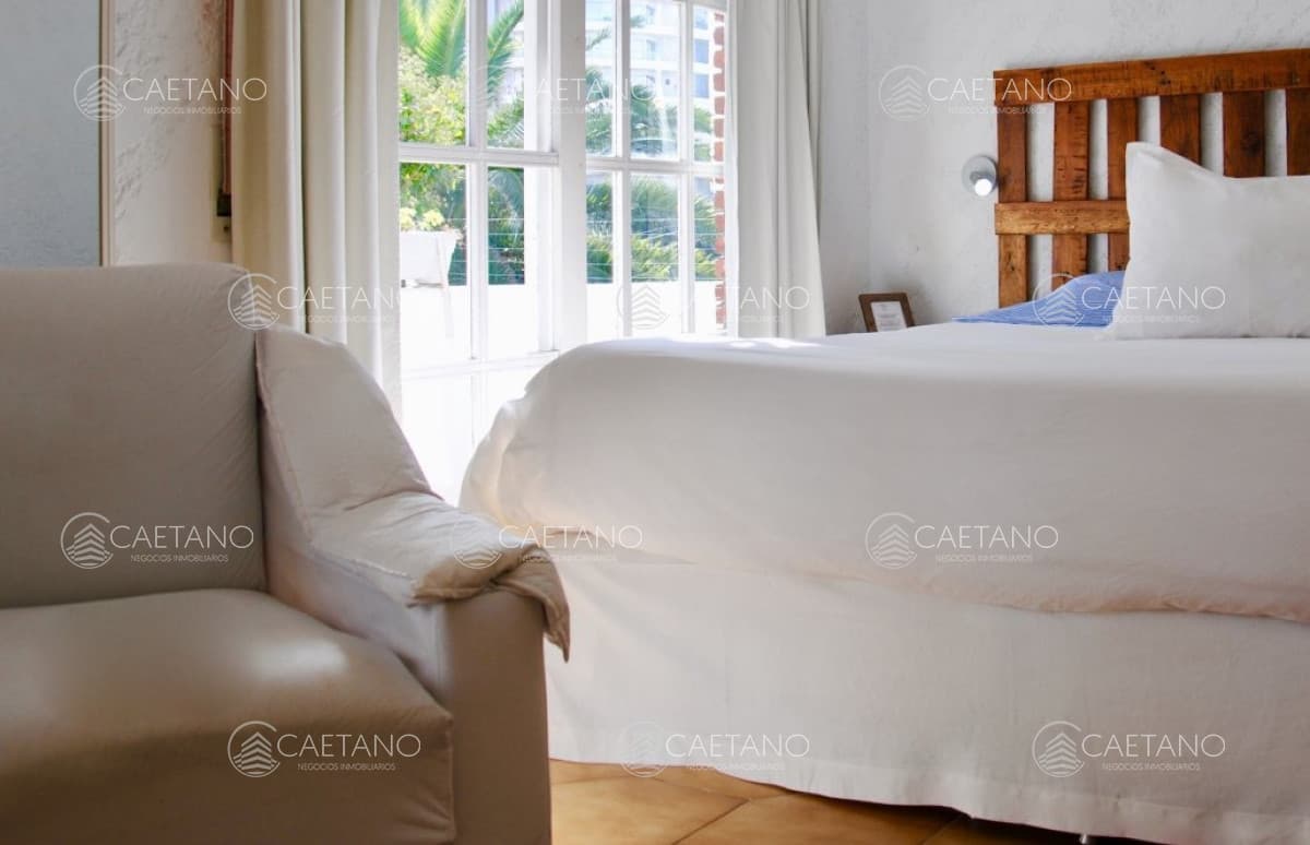VENDO EXCEPCIONAL HOTEL DE 16 HABITACIONES ( DOBLE, TRIPLE Y CUADRUPLES ) EN PUNTA DEL ESTE , CON PROYECTO APROBADO  DE EXPANSION DE 8 APARTAMENTOS — foto 2